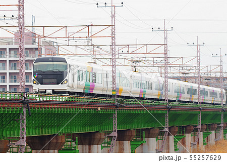 中央線多摩川橋梁を通過するE257系 55257629