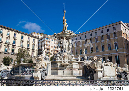 The famous Fountain of Neptune in Naples 55267614