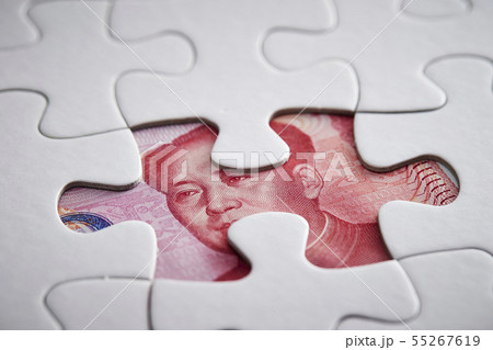 100元札とジグソーパズル 55267619