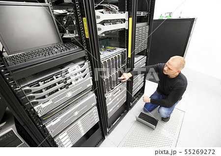 It consultant monitors servers in datacenter It consultant monitors servers in datacenter 55269272