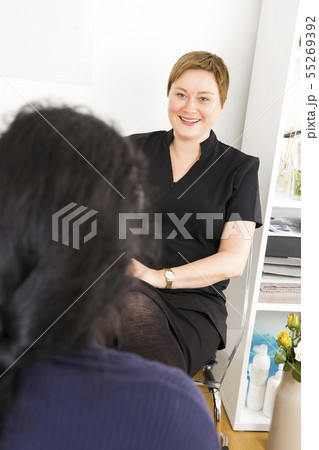 Customer consultation at body treatment clinic Customer consultation at body treatment clinic 55269392