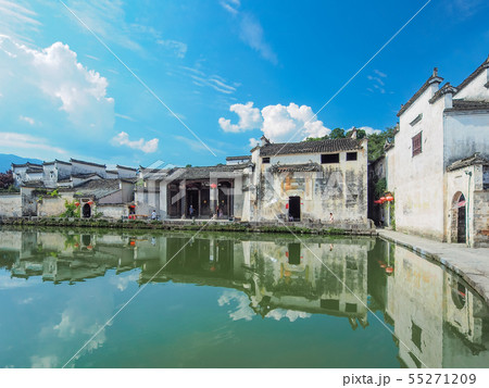 中国  『安徽省南部の古村落』～宏村 月沼 / Hongcun, Anhui, China 55271209