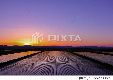 暮れなずむ片田舎の夕景 暮れなずむ片田舎の夕景 55273357