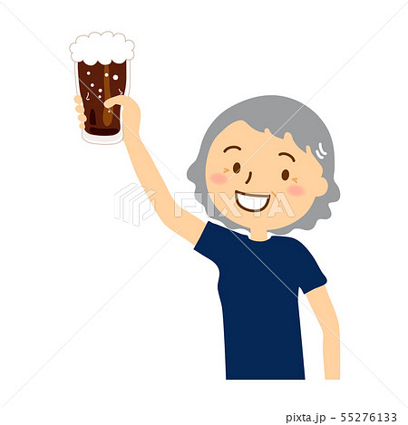 黒ビールグラス青Ｔシニア女性 55276133