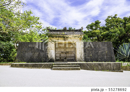 沖縄の観光名所 首里城公園 園比屋武御嶽石門 55278692