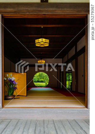 北鎌倉 明月院 本堂の悟りの窓 北鎌倉 明月院 本堂の悟りの窓 55279367