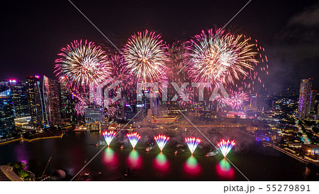 【絶景】シンガポールの夜景と花火　 55279891