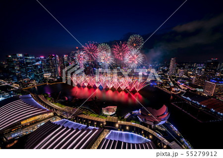 【絶景】シンガポールの夜景と花火　 55279912