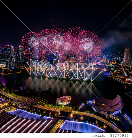 【絶景】シンガポールの夜景と花火　 55279915