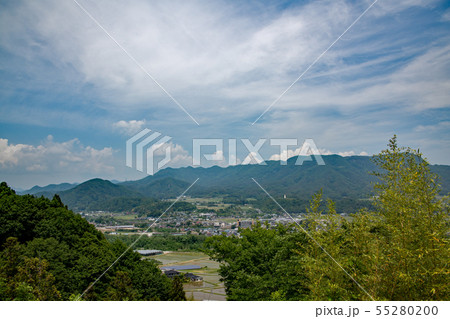 名胡桃城址からの景観　三峰山　後閑駅方面　群馬県みなかみ町　 55280200