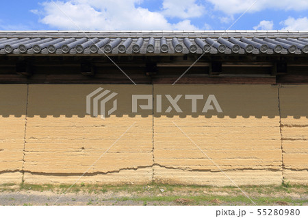 讃岐国分寺跡に復元された版築による築地塀 讃岐国分寺跡に復元された版築による築地塀 55280980