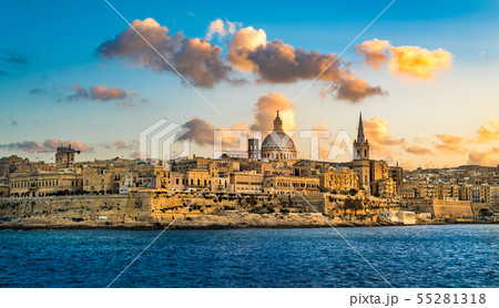 Sunset view of Valletta, the capital of Malta. 55281318