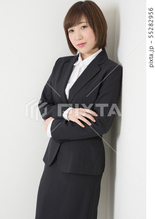 スーツ姿の女性 スーツ姿の女性 55282956