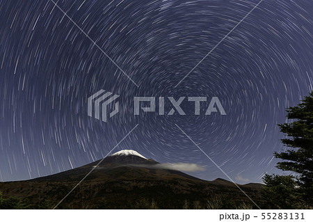 静岡県裾野市水ヶ塚公園から星と富士山 静岡県裾野市水ヶ塚公園から星と富士山 55283131