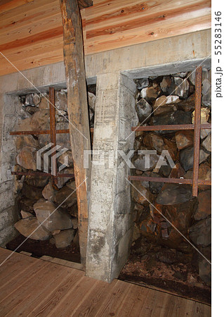 稲核風穴　見学用風穴内部 55283146