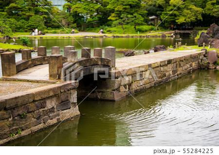 旧芝離宮恩賜庭園の石橋 55284225