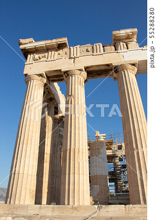 ギリシャ アテネの古代遺跡 アクロポリスの写真素材 55288280 Pixta