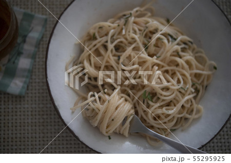 青じそたらこスパゲティをフォークに巻く 55295925