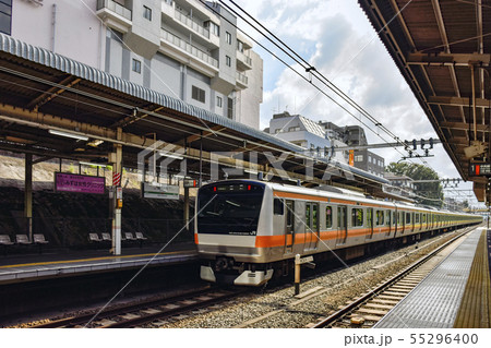 ホームと電車 JR中央線 西国分寺駅 ホームと電車 JR中央線 西国分寺駅 55296400