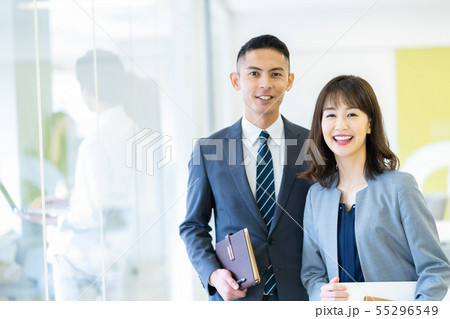 ビジネスイメージ 男性社員 女性社員 ビジネスイメージ 男性社員 女性社員 55296549