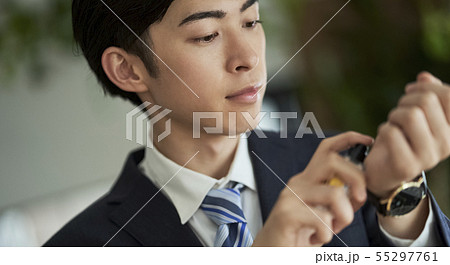 ビジネスマン 身支度 ビジネスマン 身支度 55297761
