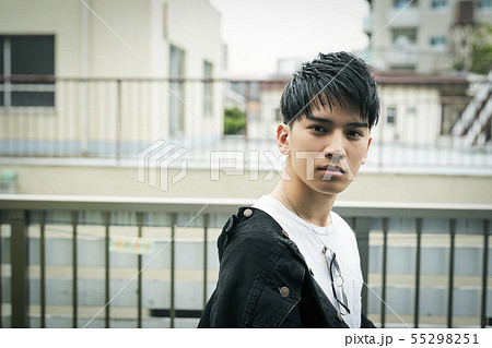 男性　ポートレート 55298251