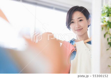 女性 身支度 姿見 洋服選び 女性 身支度 姿見 洋服選び 55300152