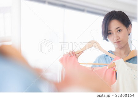 女性 身支度 姿見 洋服選び 女性 身支度 姿見 洋服選び 55300154