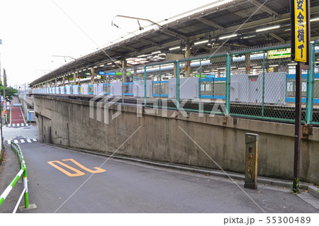 荒川区西日暮里駅前の諏訪台通り（間の坂・あいのさか） 55300489