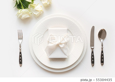 White table setting with bouquet rose, gift. 55304435