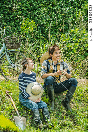 農家 田植え夫婦 農家 田植え夫婦 55304858
