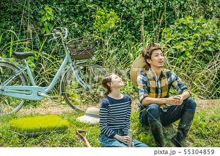 農家　田植え夫婦 55304859