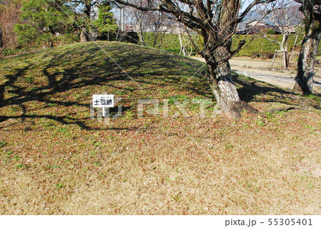 田中城下屋敷庭園内の「土塁跡」(静岡県藤枝市) 55305401