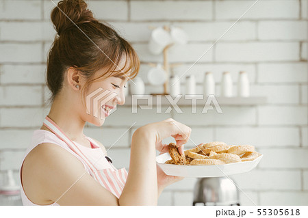 女性 ライフスタイル 料理 女性 ライフスタイル 料理 55305618