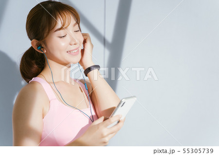女性 ライフスタイル スポーツ 女性 ライフスタイル スポーツ 55305739