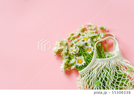 Bouquet of field daisies in reusable shopping eco 55306338