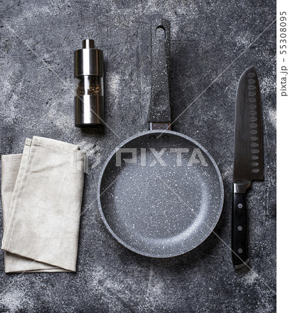 Empty grey stone frying pan 55308095