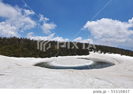 【秋田県】八幡平 ドラゴンアイ （鏡沼）開眼前雲有り（他バリエーション有。コメント欄をご覧下さい。） 55310837