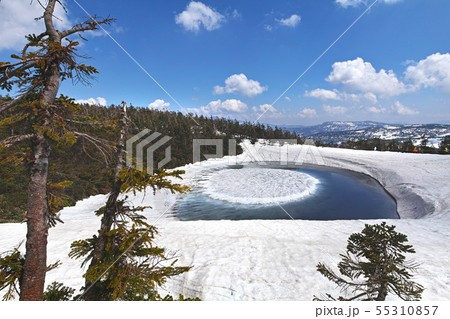 【秋田県】八幡平 ドラゴンアイ (鏡沼)開眼前雲有り(他バリエーション有。コメント欄をご覧下さい。) 【秋田県】八幡平 ドラゴンアイ (鏡沼)開眼前雲有り(他バリエーション有。コメント欄をご覧下さい。) 55310857