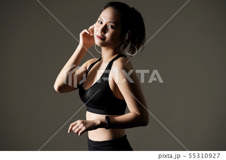 女性　スポーツウェア　コントラスト 55310927