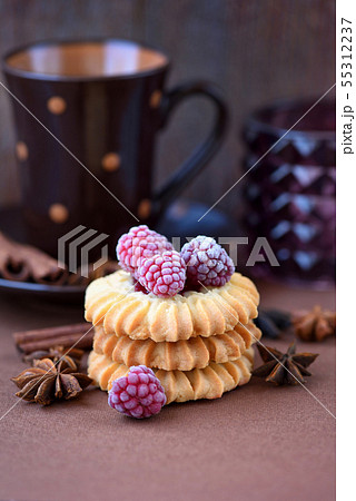 Shortbread cookies with frozen raspberries Shortbread cookies with frozen raspberries 55312237