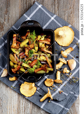Roasted Chanterelles Ragout 55314225