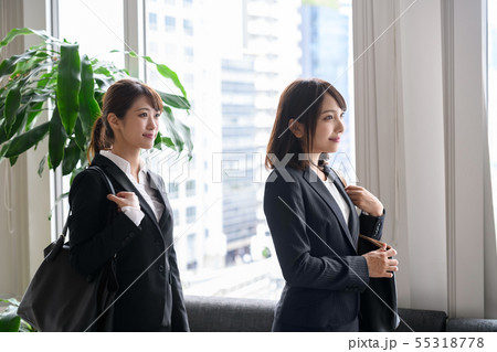 ビジネス オフィス 女性 ビジネスウーマン ビジネス オフィス 女性 ビジネスウーマン 55318778