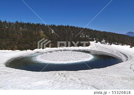 【秋田県】八幡平 ドラゴンアイ （鏡沼）開眼前快晴（他バリエーション有。コメント欄をご覧下さい。） 55320818