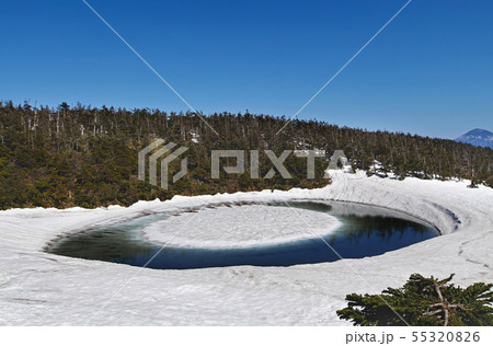 【秋田県】八幡平 ドラゴンアイ （鏡沼）開眼前快晴（他バリエーション有。コメント欄をご覧下さい。） 55320826