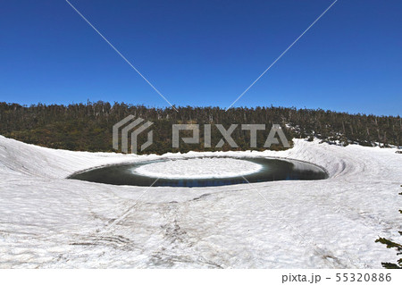 【秋田県】八幡平 ドラゴンアイ （鏡沼）開眼前快晴（他バリエーション有。コメント欄をご覧下さい。） 55320886