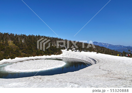 【秋田県】八幡平 ドラゴンアイ （鏡沼）開眼前快晴（他バリエーション有。コメント欄をご覧下さい。） 55320888