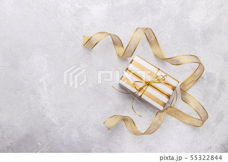 Golden gift box Golden gift box 55322844