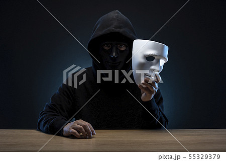 仮面の男性 55329379