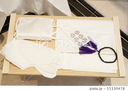故人が身に着ける白装束のセットの素材画像 55330478
